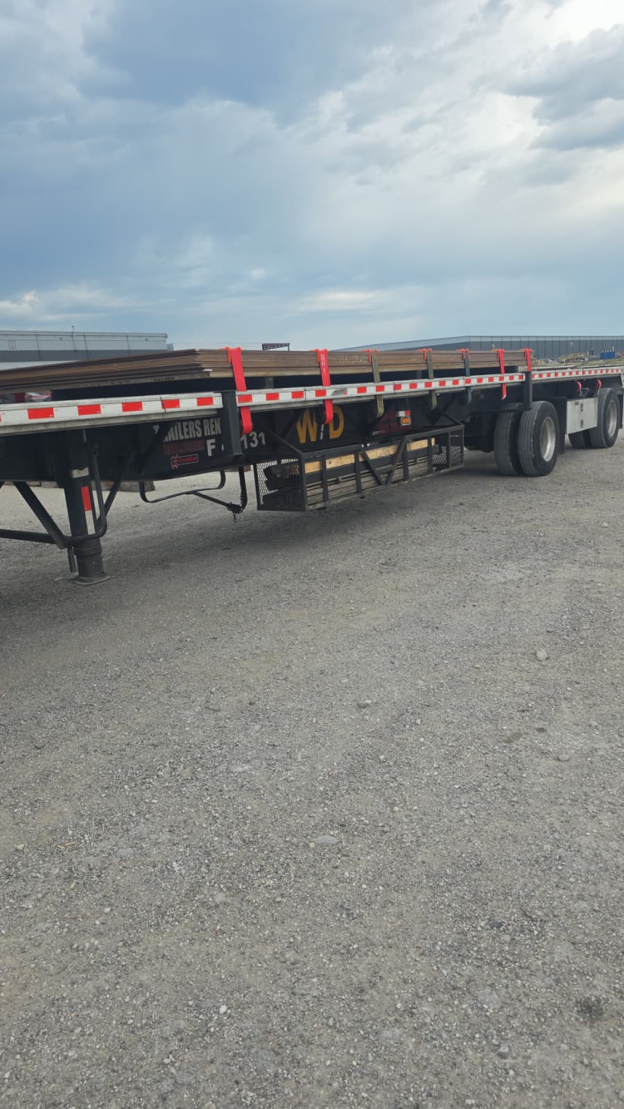 Steel plate and sheet secured on an open-deck trailer